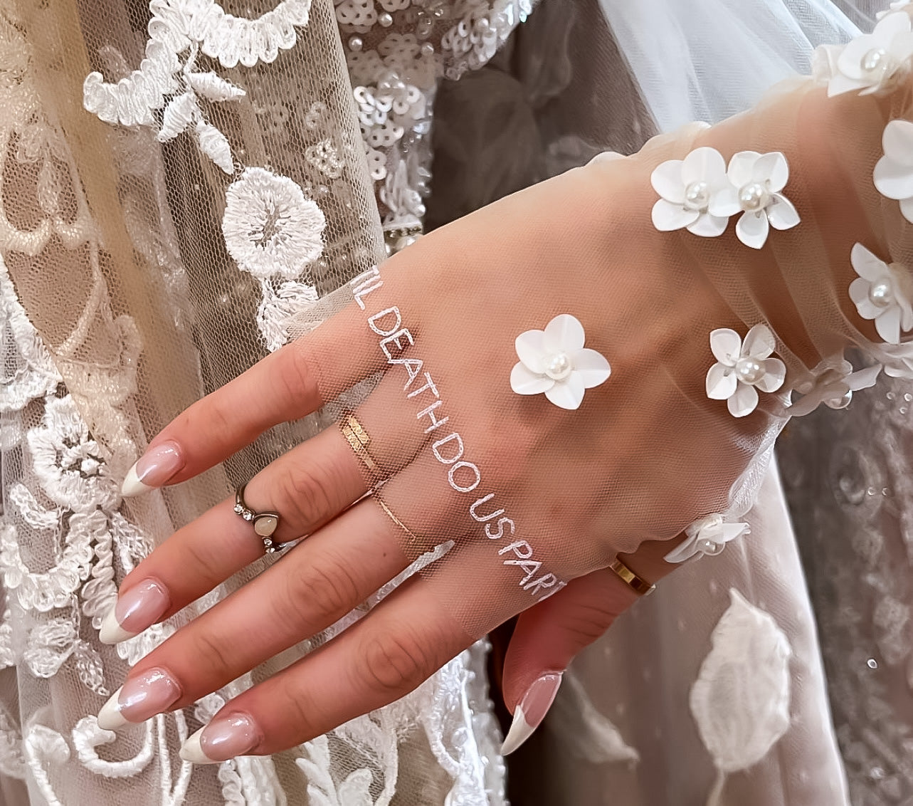 White Symphony Gloves