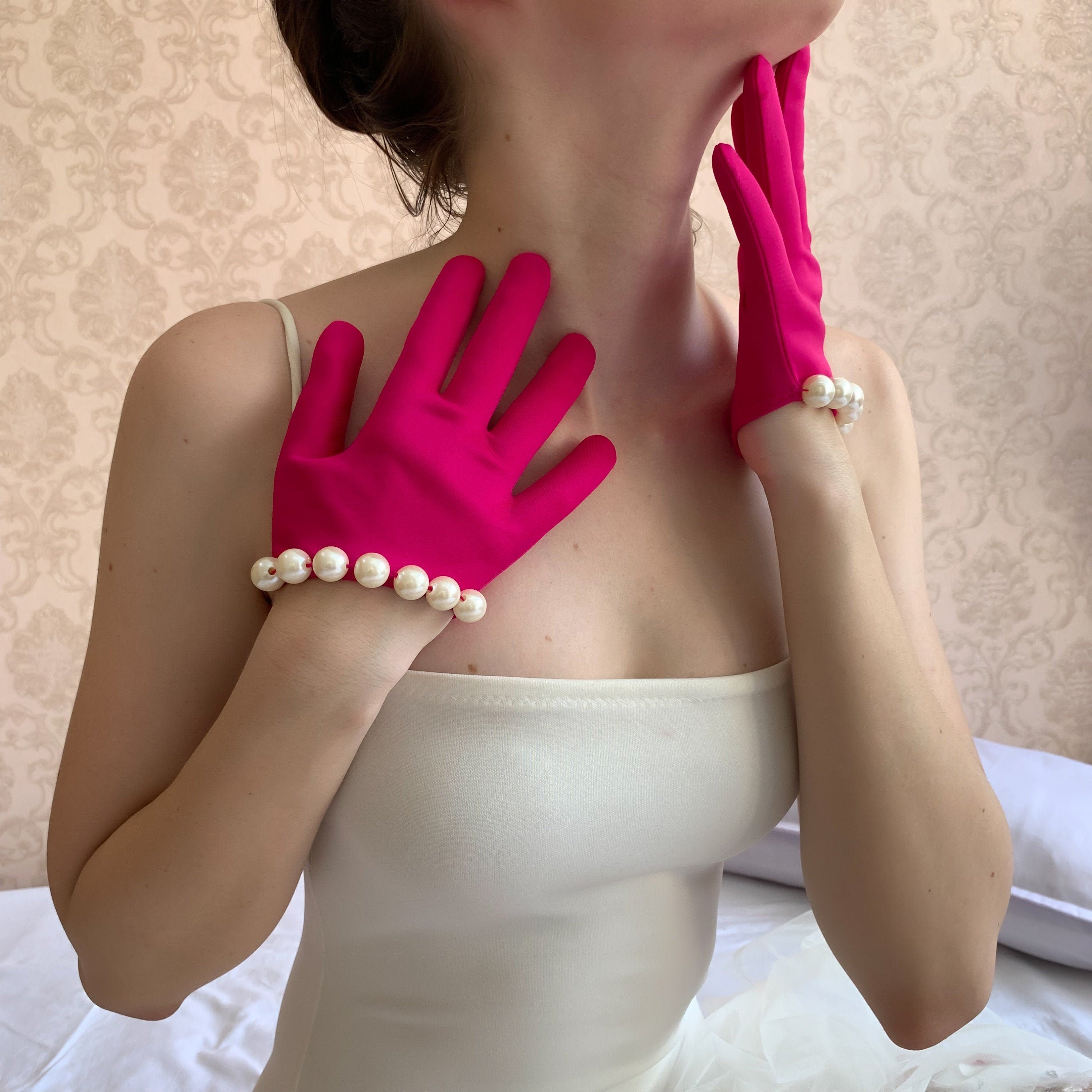 Aurora Pearly Gloves
