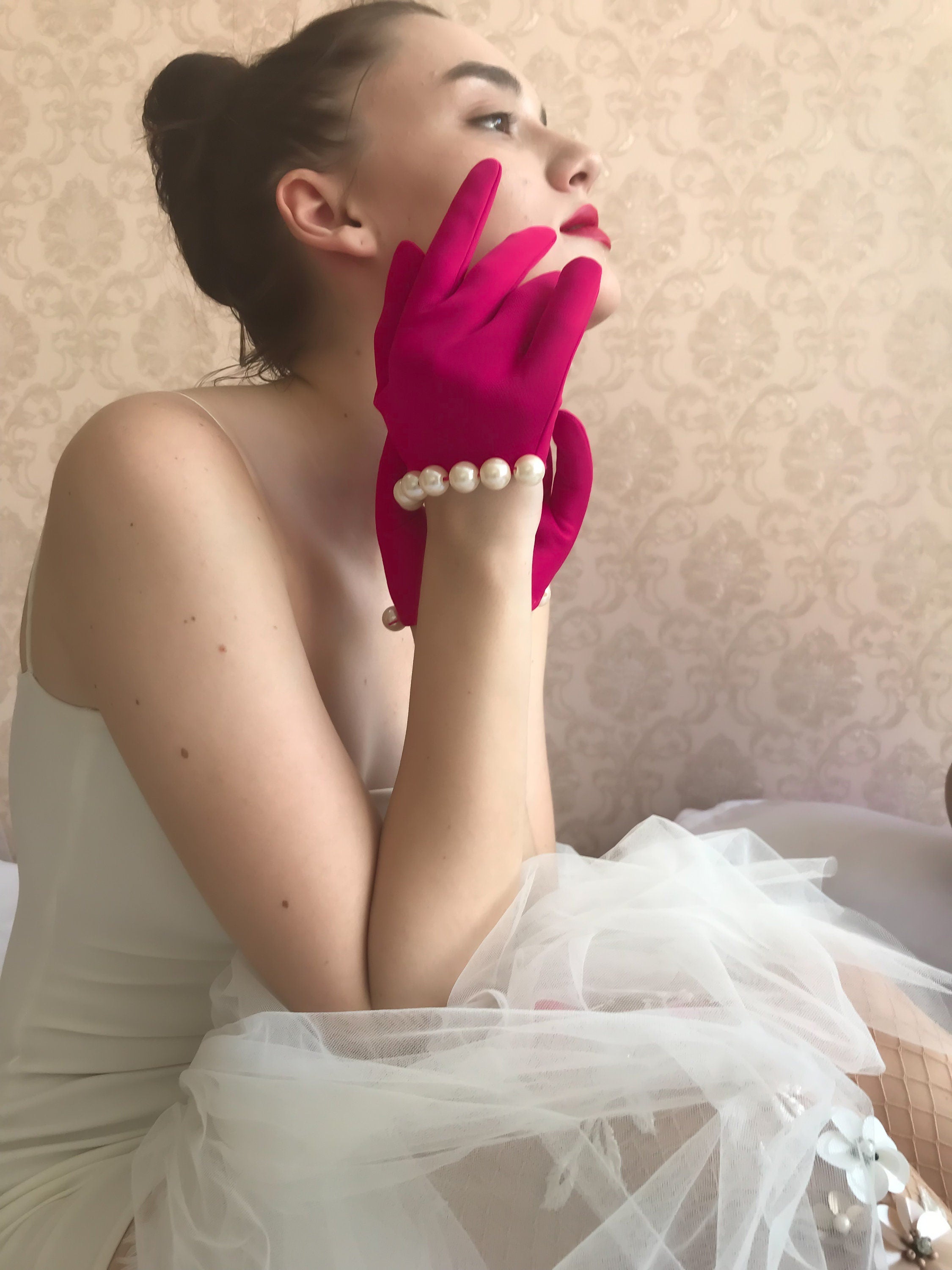 Aurora Pearly Gloves
