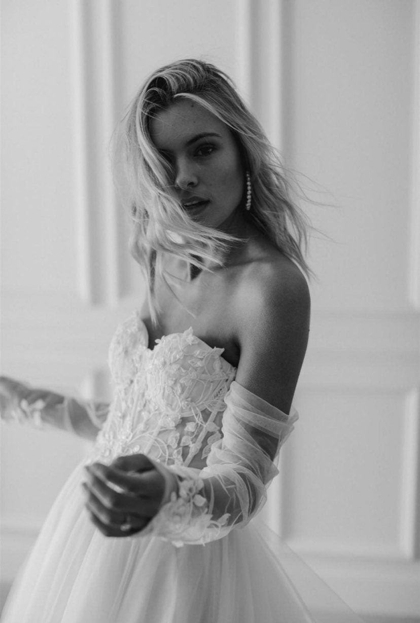 Sheer Ruffled Gloves
