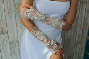 Sierra Tulle Gloves
