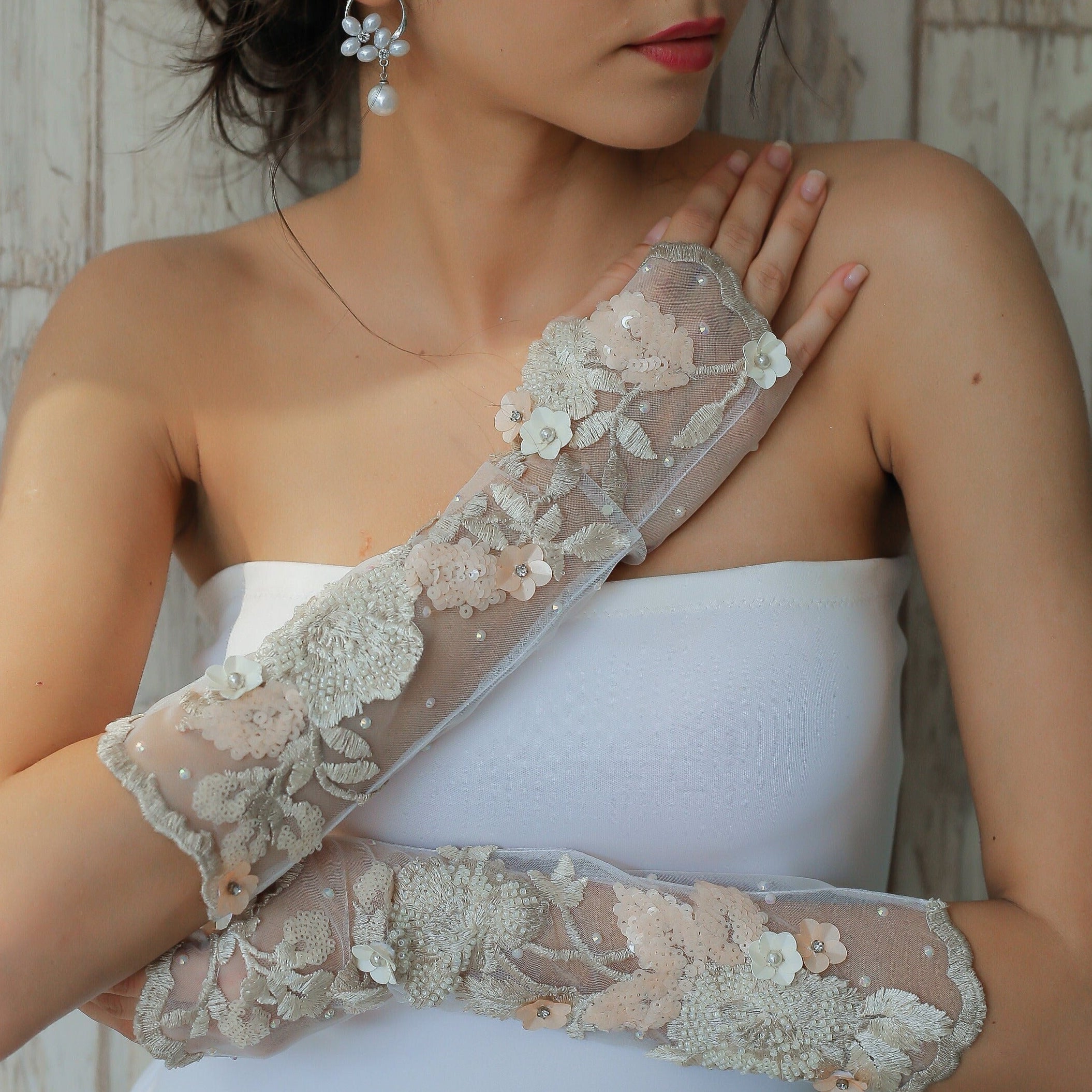 Sierra Tulle Gloves