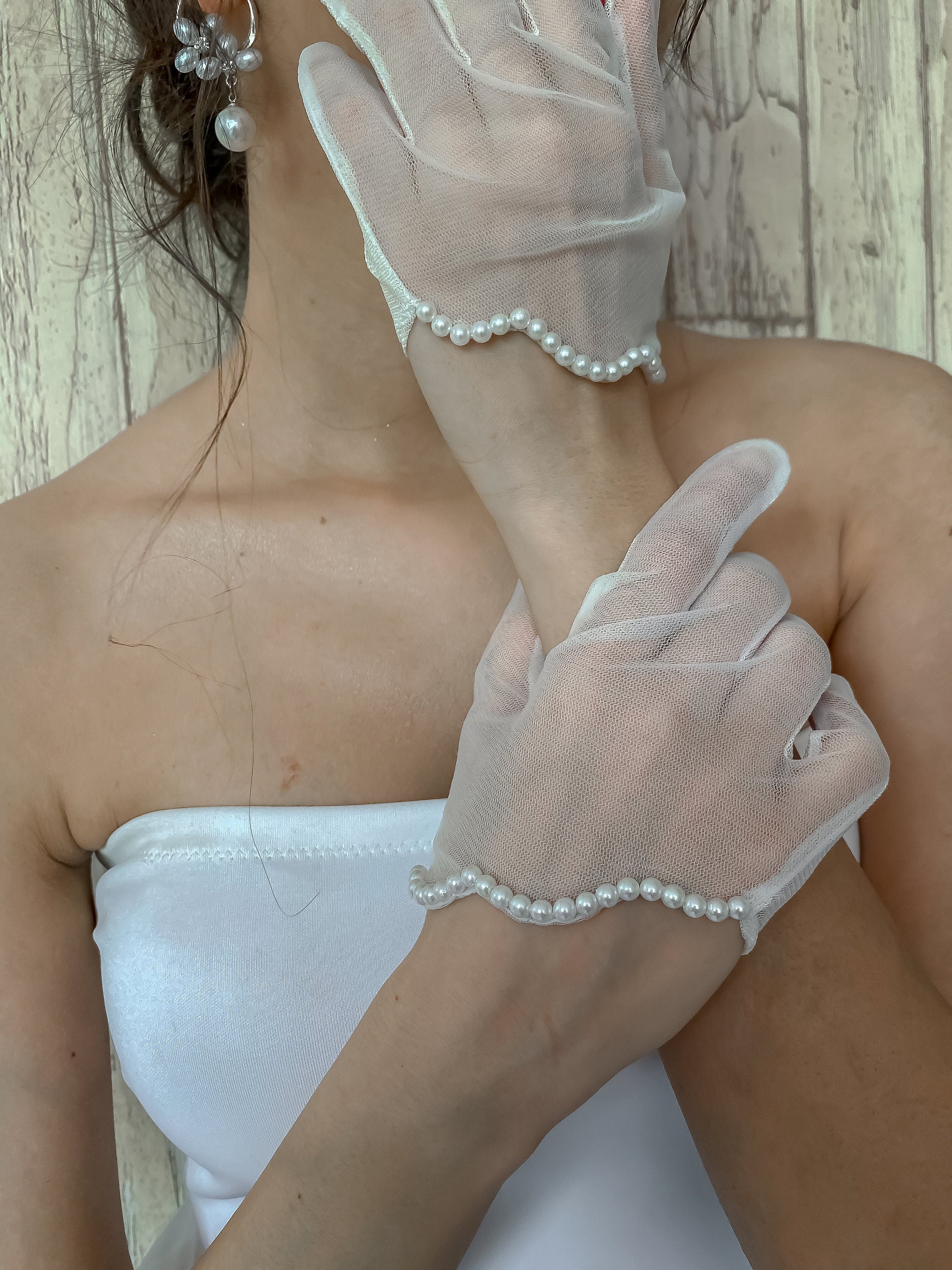 Epiphany Pearly Gloves